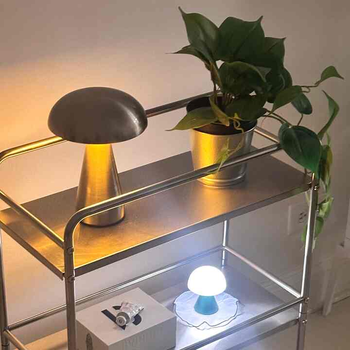 Soft illumination meets sleek silver — 🩶
a contrast that feels both modern and inviting.
The light subtly transforms the stainless shelf into a glowing focal point ˚₊·—̳͟͞͞♡



#moodlighting  #cozycorners #glowseason #homeinspiratio #homegratitude #cozyvibes #OhouseLight
#OhouseGather #OhouseGlow #OhouseChange