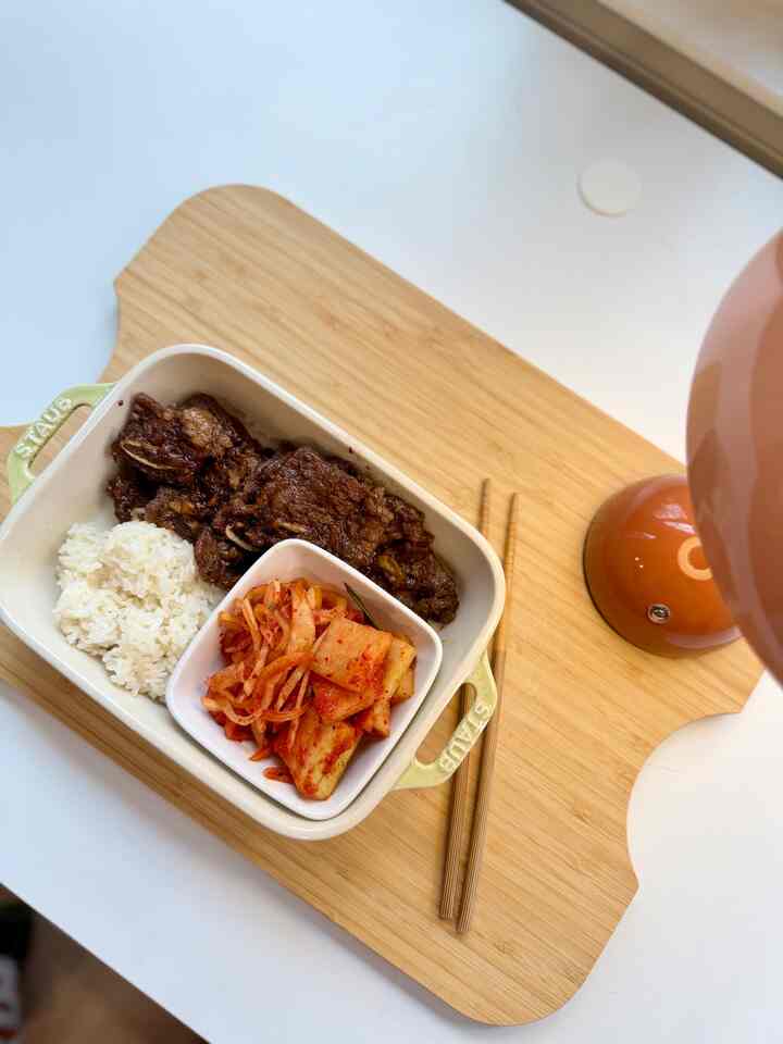 Mom’s LA galbi + kimchi for dinner tonight 🥹 ❤️ Nothing beats homemade comfort food…

#OhouseLight #OhouseGather #OhouseGlow #OhouseChange #lamp #mushroomlamp #cozy #cozyhome #cozyhouse #cozydecor #cozyhomedecor #cozyinterior #dinner #staub #dinnerware 
