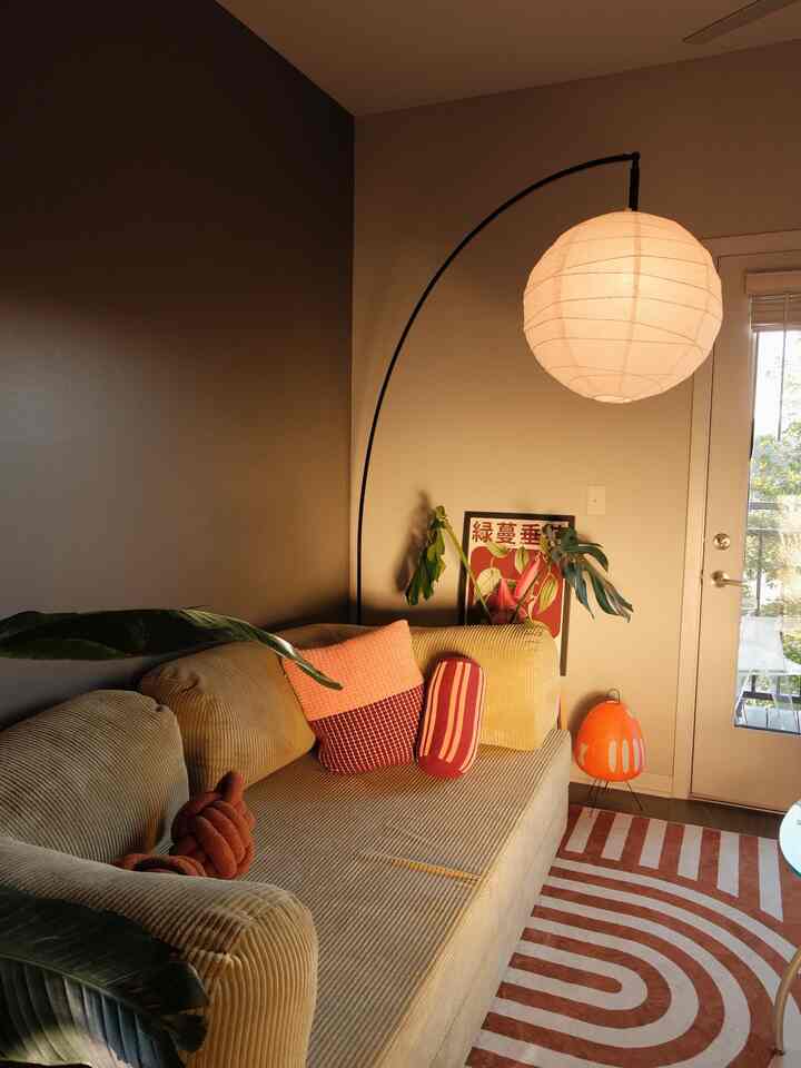 Life has been crazy lately! Yet, I’m always grateful to come home to a warm and peaceful home :)

#OhoueseLight #Ohouseglow #lampcollection