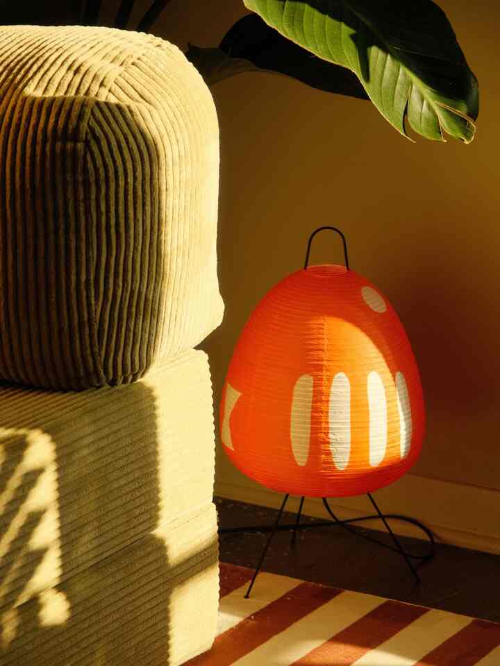 In the 2nd photo, the Zuru Floor to Ceiling Lamp has been the greatest statement piece in my apartment :) I get tons of comments and compliments on this lamp, and I’m so grateful to have this in my collection!

#OhouseLight #OhouseGlow #statementpiece #lamp 