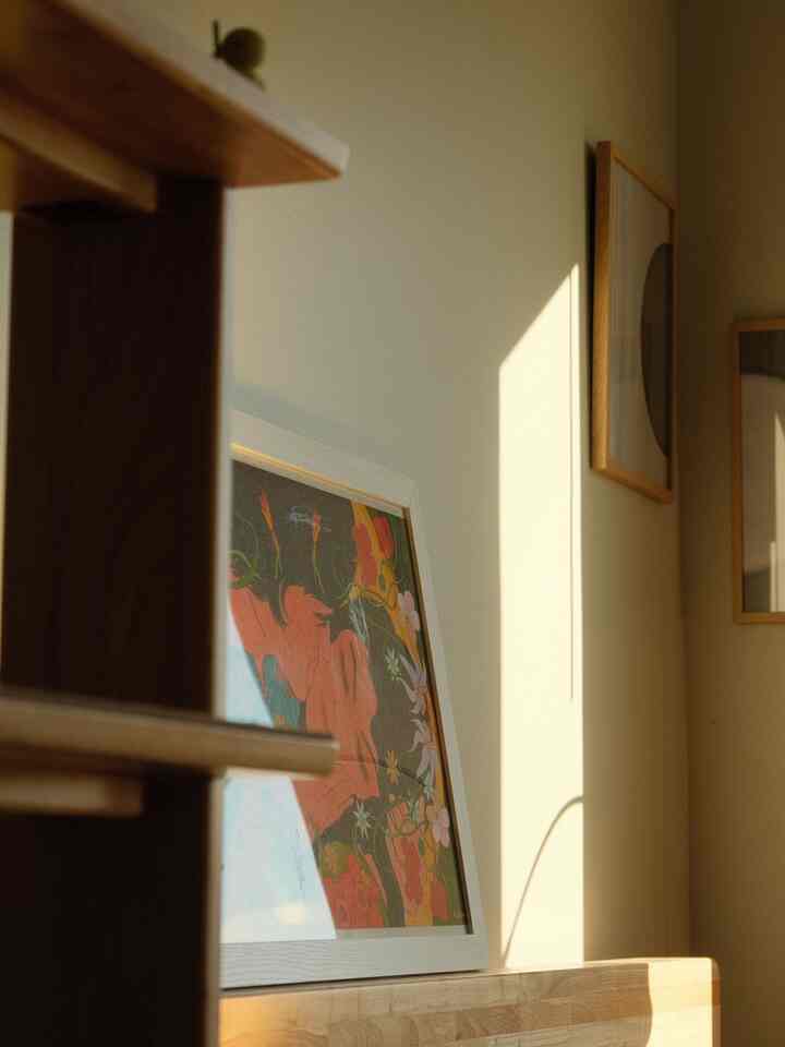 Some cute prints and warm lamps here and there :)

#OhouseLight #OhouseGlow #lampcollection #artworkcollection