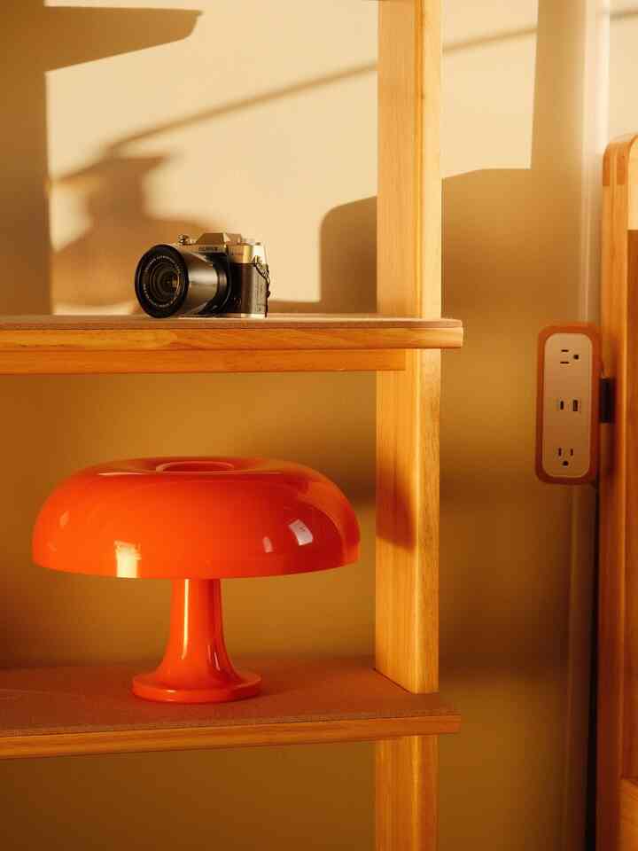 This combination of the Thuma Pillar Bookshelf and the Thuma Essential Bedframe is perfect 🤗 the matching materials make for a clean and simple aesethetic :)

And of course I have to add a pop of color in there with my bedside table lamp!

#OhouseLight #OhouseGlow #lampcollection