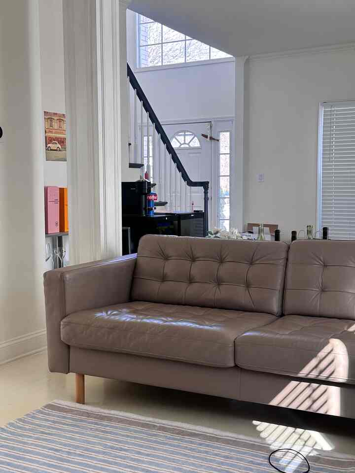 Calm and beautiful morning moment ✨

#ohouseglow #weclomechallenge #sofa #rug #cozy #cozymood #CozyHome
#homegratitude #cozyvibes