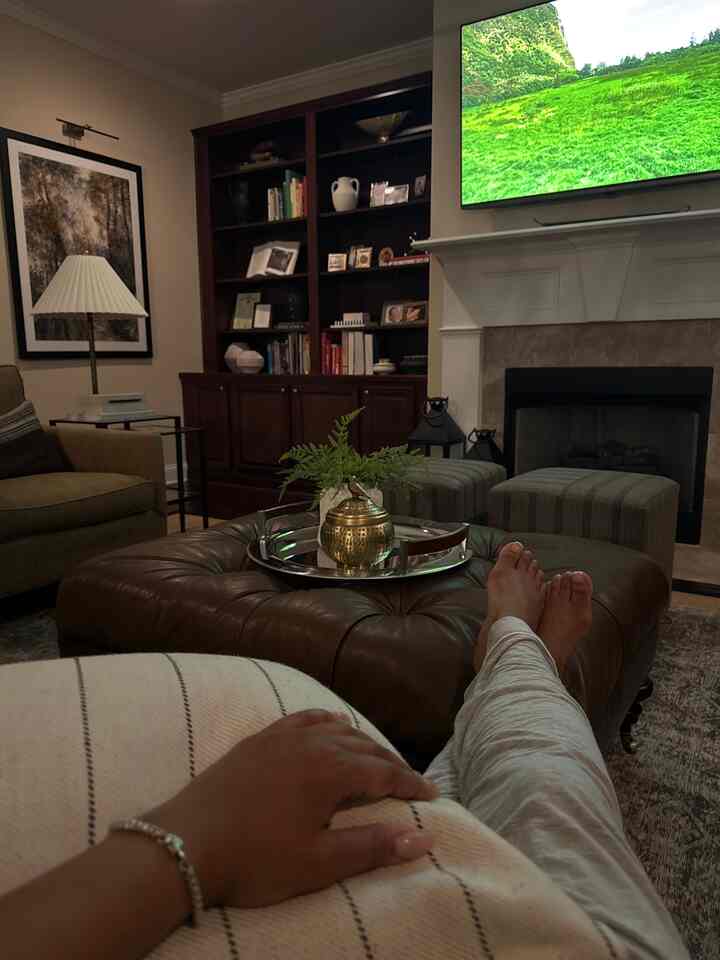 Is there anything better at the end of the day?
#evening #livingroom #timeless 