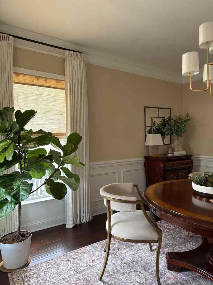 In this diningroom, spring is calling!
#diningroom #classic #timeless