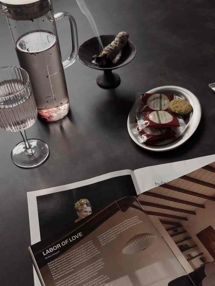 Morning tea time ☕️


#teatime #tea #wineglass #glass #tray #stainlesssteeltray #stainlesssteel #dessert #sagestick #incense #homecafe #dinningroom #dinningtable #ohouseshop #goblet 