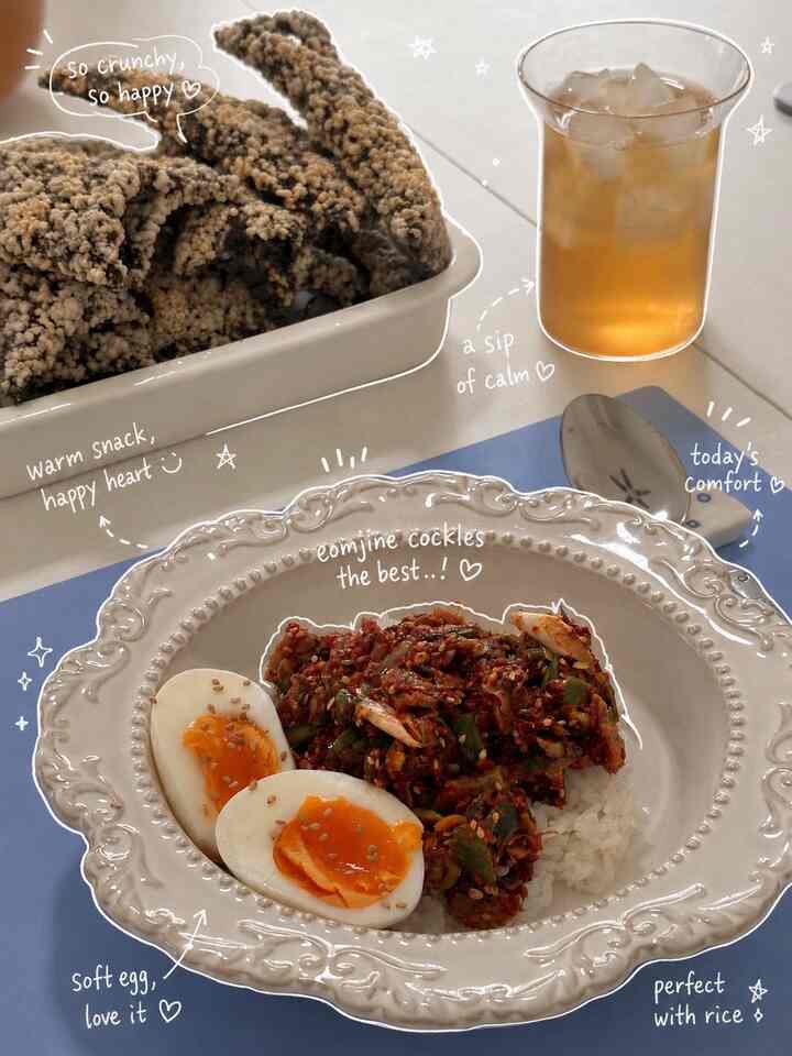 Makanan penghibur hari ini.

Kerang pedas, telur rebus setengah matang, camilan renyah, dan sore yang tenang di rumah.

Hal-hal sederhana memang yang terbaik. 🤍

#hidangan #cozy #cozytable #brunch #ohouse