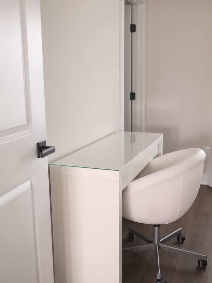 Guest bedroom #vanity #makeup