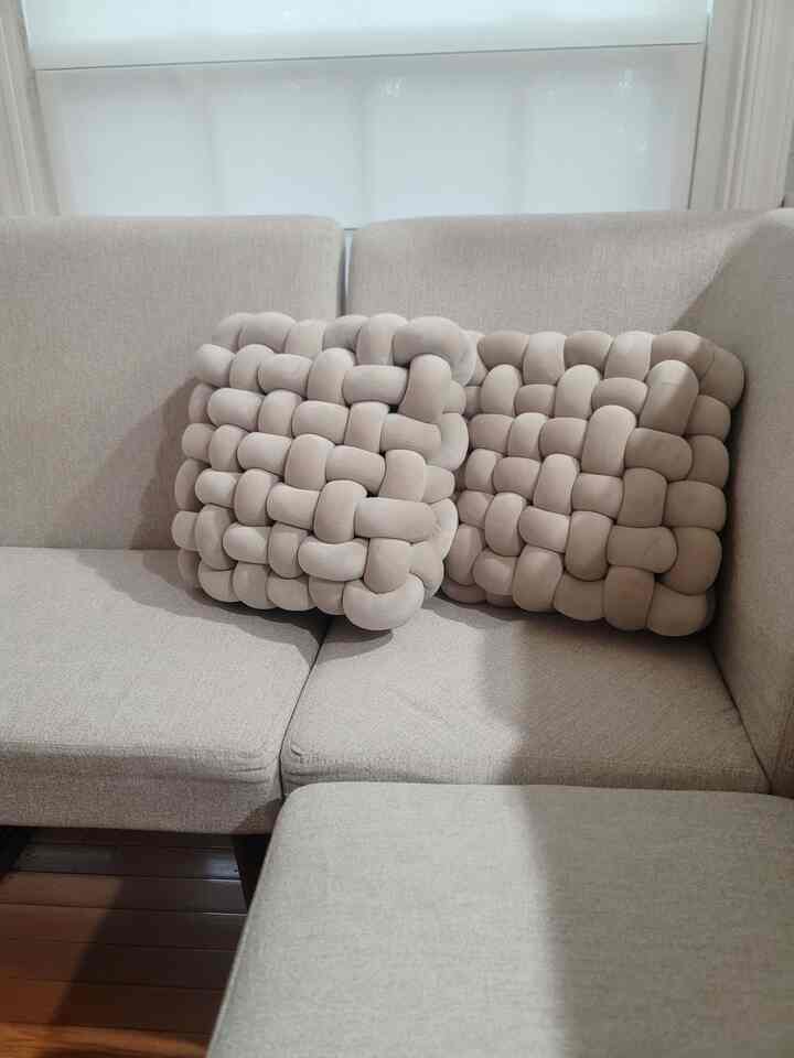 My collection of knot pillows 😍 🧶🧶

#myfavoritecollection #furniturechallenge #designobsession #stylespaces 