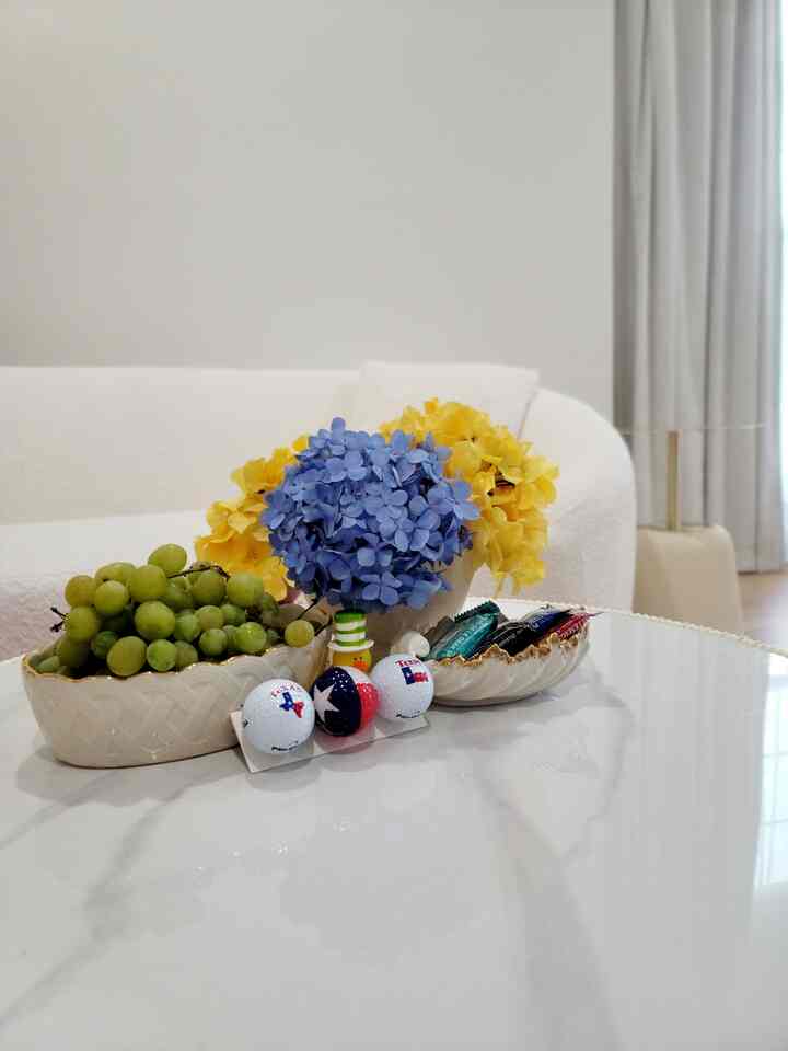 Mixing red, white, and a little tee time this July 4th 🇺🇸✨
Our coffee table is all dressed up with festive flair—and a nod to my husband’s favorite golf ball collection⛳️💙
Because what’s more American than stars, stripes, and a little golf?

 #July4thDecor #July4Vibes #FourthDecor #IndependenceVibes #FestiveAtHome #July4thReady #golf #golfball