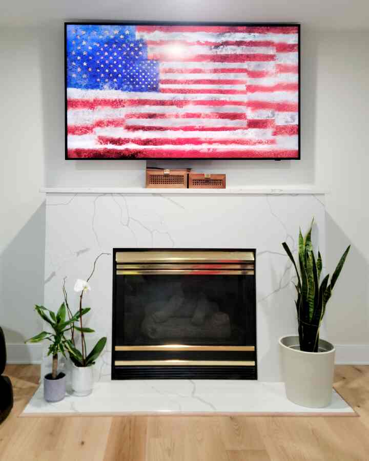 July 4th vibes on screen and all around 🇺🇸✨
Decorating with our Samsung Frame TV makes it even more fun—one tap and it's festive art on display! Loving how it blends right in with the red, white, and blue 🎆❤️🤍💙

#July4thDecor #FrameTVStyle #FourthOfJulyFun #IndependenceVibes #TechMeetsDecor #July4thReady
#July4Vibes #FourthDecor #IndependenceVibes #FestiveAtHome 