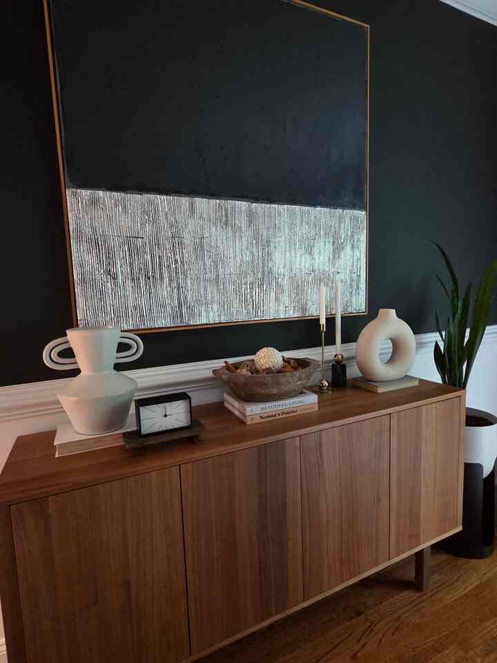 Moody diningroom. My cozy diningroom that every guest who comes to our home never wants to leave. 
#diningroom #cozyvibe #woody #moody
