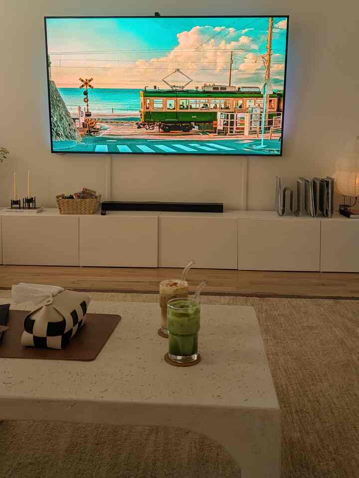 Finally, some time to relax at home and be my own barista 🌿🍵☕

#glass #cement #neutral #cozy