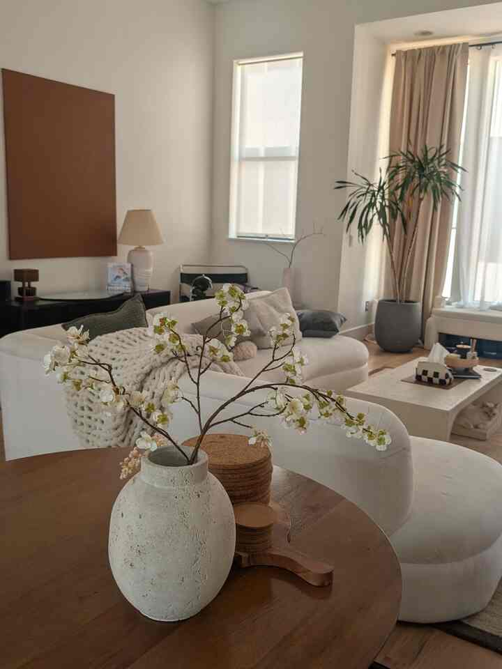 An open concept brings people together and conversations ✨

#kitchen #livingroom #open #wood #neutral