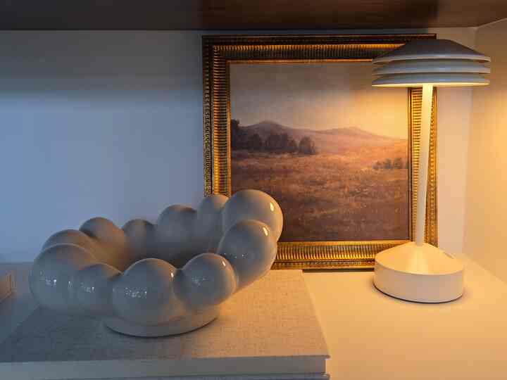 Loving my new lamp. The warmth and temperature it gives is so cozy. 😻
#westelm #shelfdecor #goldandceramic