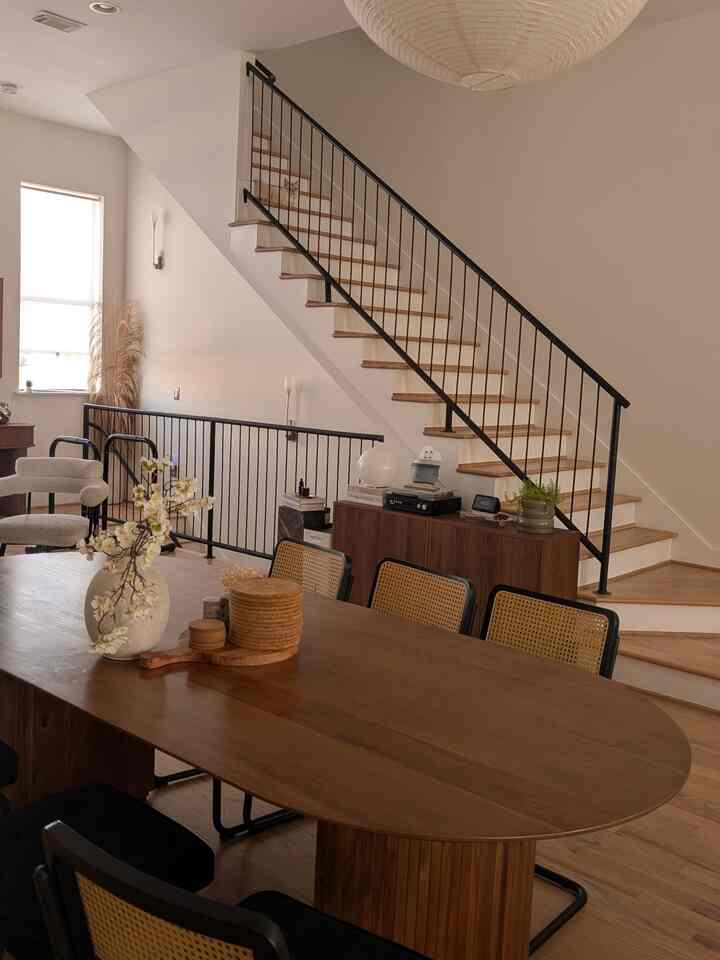 The details in the dining area! I love hosting gatherings of my friends 🥰

#dining #table #wood #neutral