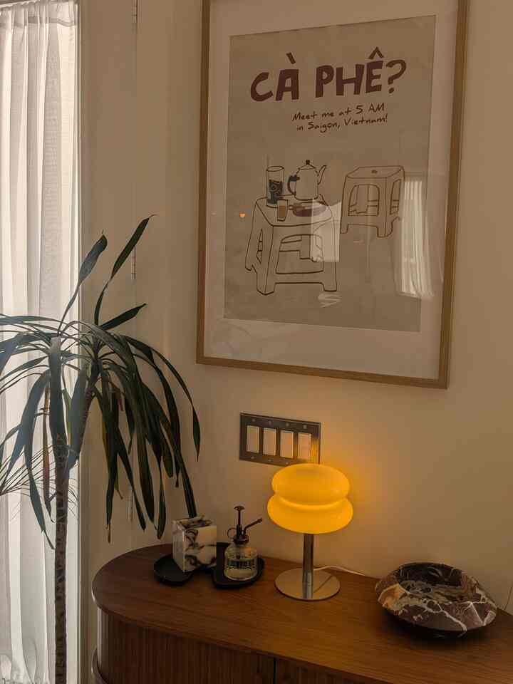 New print and new red marble saucer ☕⛰️

#coffee #home #wood #marble #lamp #cozy