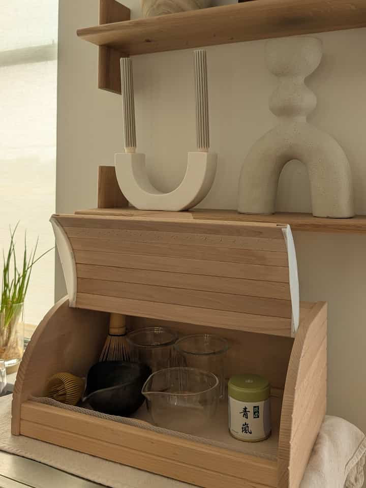 This bread box from Ikea is the perfect storage for your matcha station... and bread 🍞🍵

#bread #ikea #matcha #organization