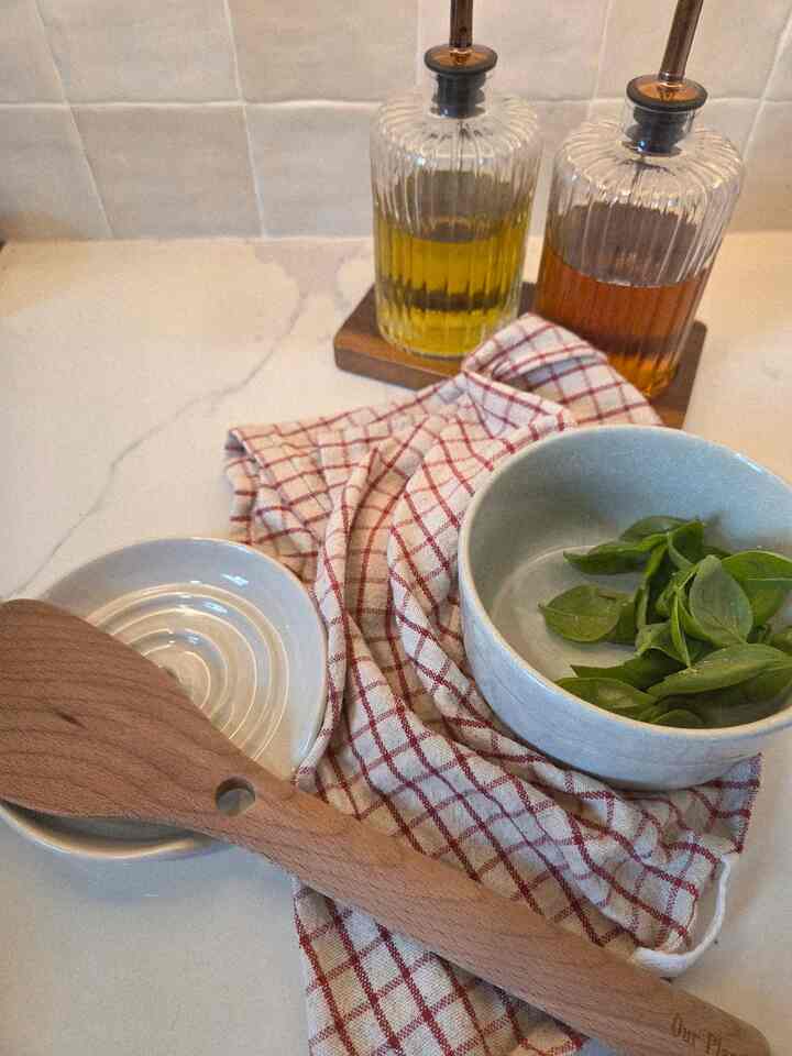 This is where everyone comes and asks me a same question. "What are we having for dinner?".
#momlife #momofthree #boymom #dinnertime #healthylife