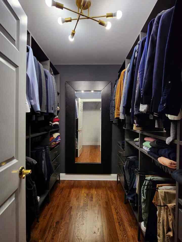 Husband's black closet set up 🖤
#walkincloset #Ikeaclosetsystem #menscloset