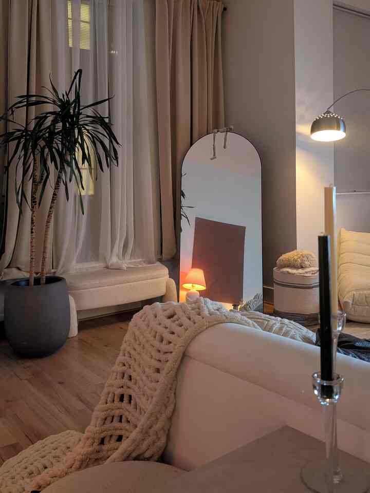 Every angle sparks a different feeling and captures different a vibe ☄️

#livingroom #couch #tree #neutral #beige #offwhite

