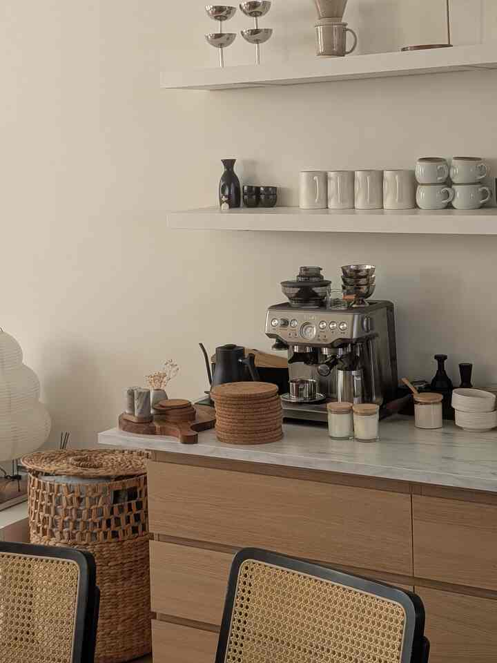 Having the home cafe of your dreams is an investment ✨☕ (...to save money at coffee shops)

#cafe #coffee #bar #wood