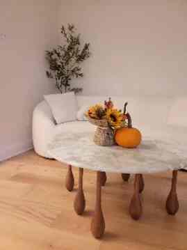 Cozy fall moments at home 🍂✨
I styled my marble coffee table with a mini pumpkin, warm sunflowers, and a sweet berry arrangement — just a simple little setup that makes the space feel extra festive and ready for Thanksgiving 🧡🌻🎃

#OhouseGather #FallDecor #ThanksgivingDecor #HomeStyling #CozyHome #AutumnVibes #CoffeeTableDecor #PumpkinDecor #SunflowerDecor #SeasonalStyling #HomeInspo