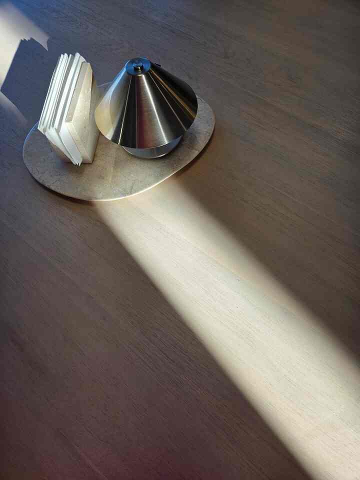 I can stare at the sunlight for hours if allowed. 
#neutral #sunlight #breakfasttable #myzone