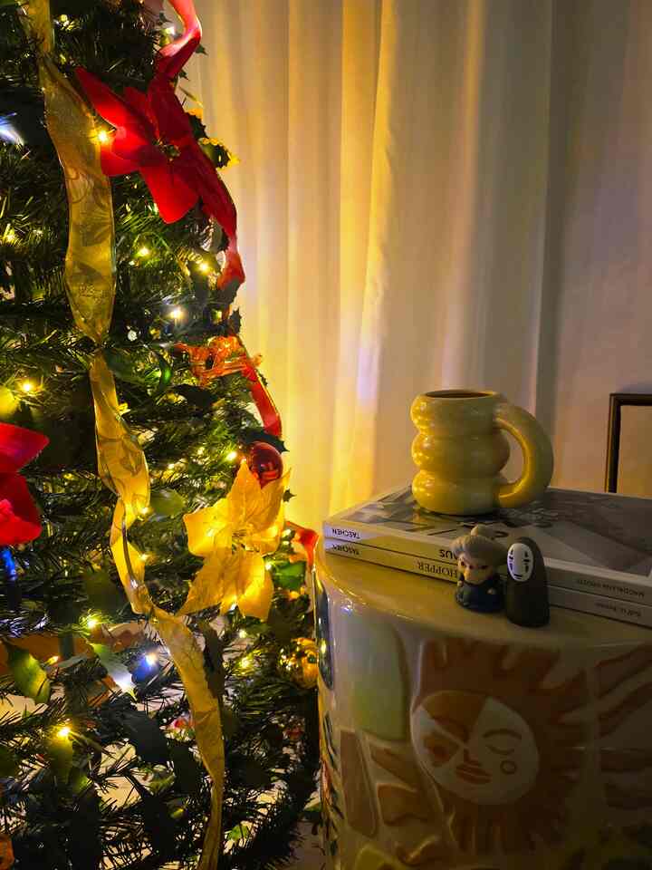 Soft lights glowing on the tree, nestled beside the sofa and tea table. A warm cup of tea in hand, slowing down and savoring the cozy moments of the season.

#OhouseTree #OhouseGather #OhouseGlow #WelcomeChallenge #Ohouseshop #christmas #popuptree #christmastree 