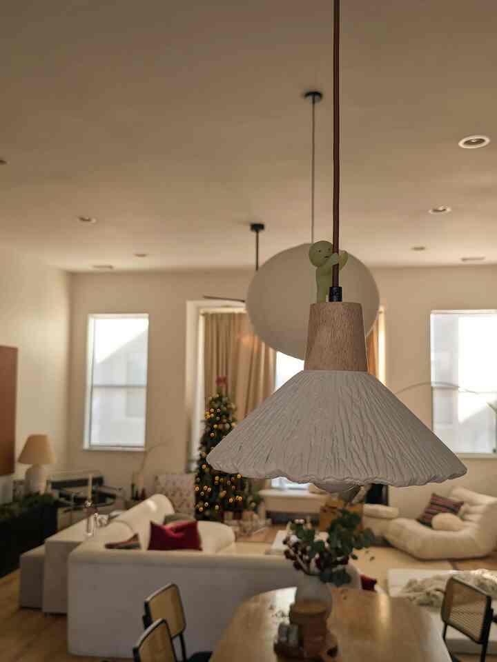 The little helpers holding the house together in one piece 💡

#smiski #lighting #openconcept