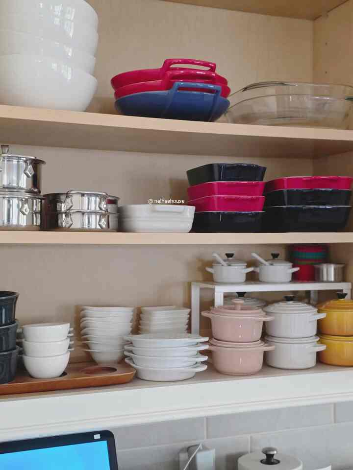 Cooking and plating just hit different with my Staub & Le Creuset stoneware collection 🥘 Can’t be better. Happy heart 🤭

#lecreuset #staub #allclad #ovenware #ceramic #kitchen #kitchenorganization #organizedhome #organization #cozyhome