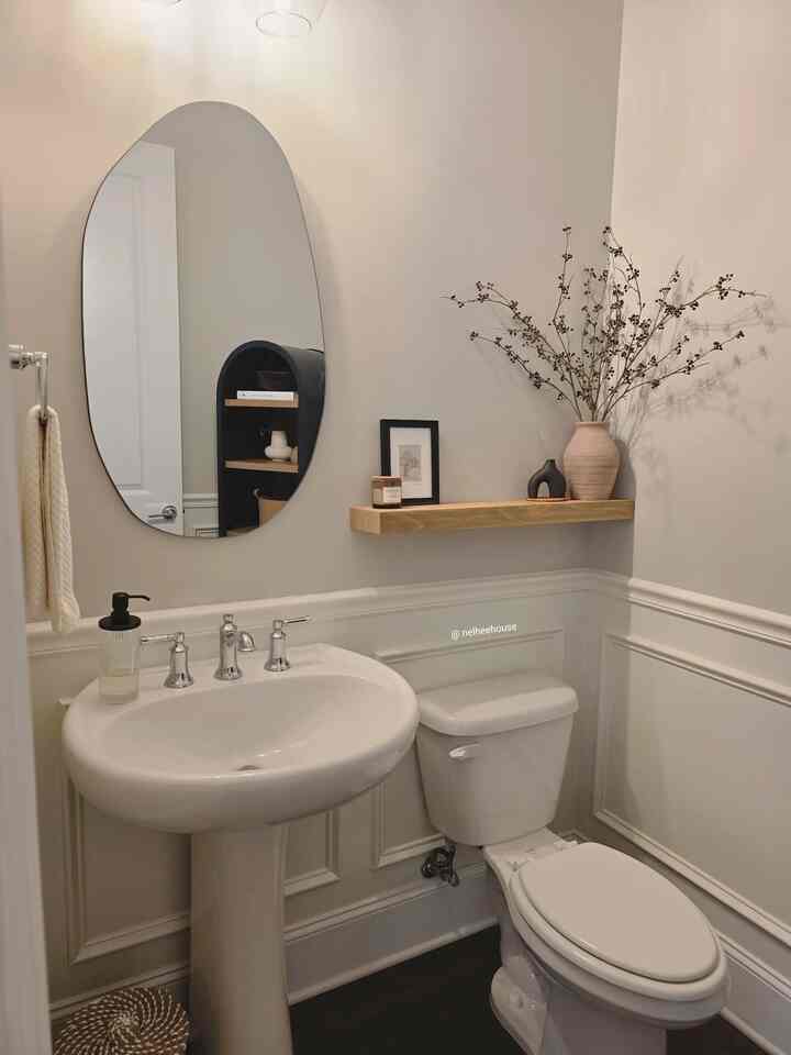 Half bath DIY = DONE ✔️
Small space, big upgrade 😘

#DIY #halfbathroom #bathroomdecor #powderroom #homedecor #bathroom 
