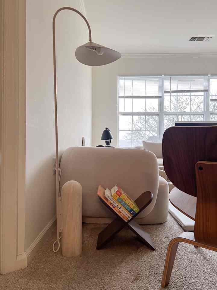 Simple design but super functional—this dark oak magazine rack is one of my faves. Love how it adds both style and storage!🖤🩶🤎

#beigeinterior #beige #beigetone #woodenfurniture #WoodInterior #wood #livingroominterior #livingroomstorage 
