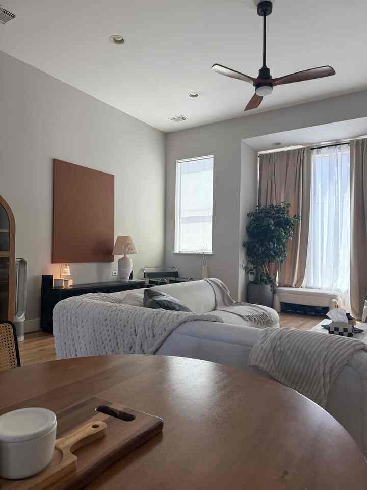 Warm afternoon vibes 💫 #minimal #warmth #wood #japandi #mcm