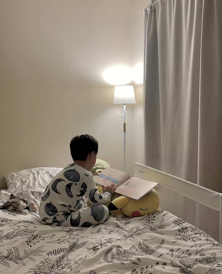 ￼ Good night, my beloved son 🤍

#bedroominterior #lamp #reading #minimalist #cosleeper