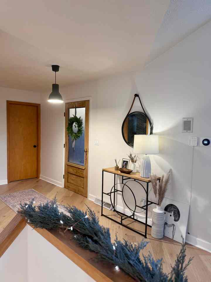 All-natural wood and some greenery will make my entryway look inviting.
#natural #wood #enterance #inviting #warm #cozy 