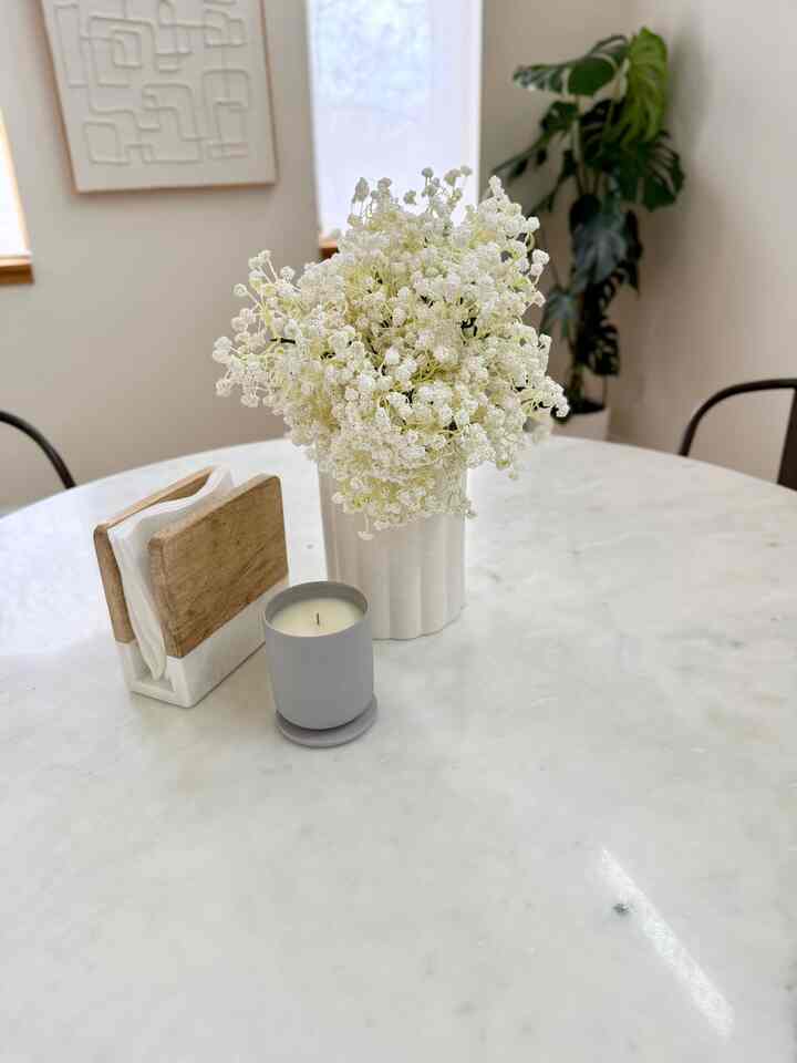 A refreshing candle and spring botanical fragrance will rejuvenate my dining space.
#diningtable #diningroom #marble #spring #clean #modern #warm #natural