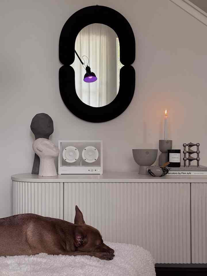 Black point Sideboard styling 🖤


#livingroom #livingroominterior #livingroomdecoration #Bluetoothspeaker #blackpoint #dog #sideboard #Figure #mirror #wallmirror #candleholder #candle #lamp #lighting #lightinginterior #lmoodlighting 