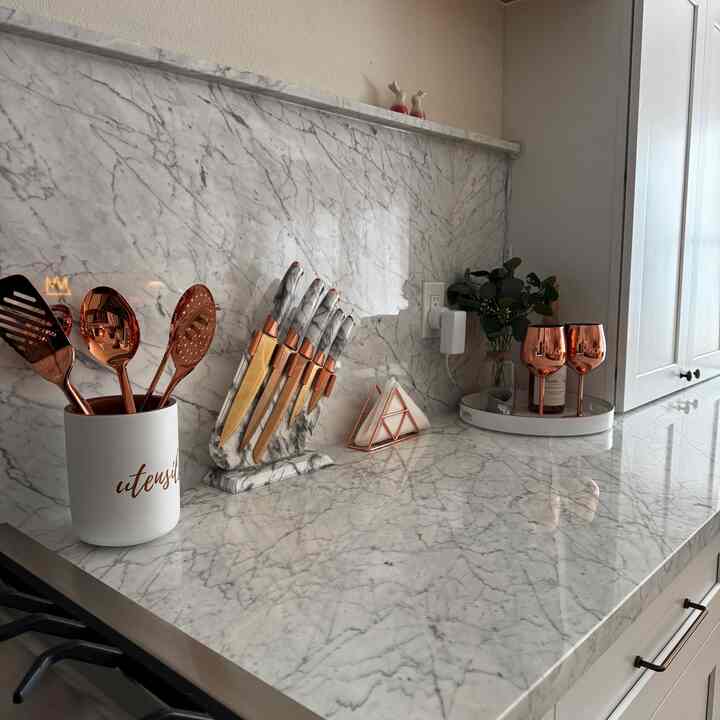 More scenes of marble and rose gold!
#kitchen #minimalistkitchen 