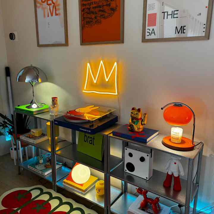 Lamps look great even during the day! 
#lamp #shelfdecoration 