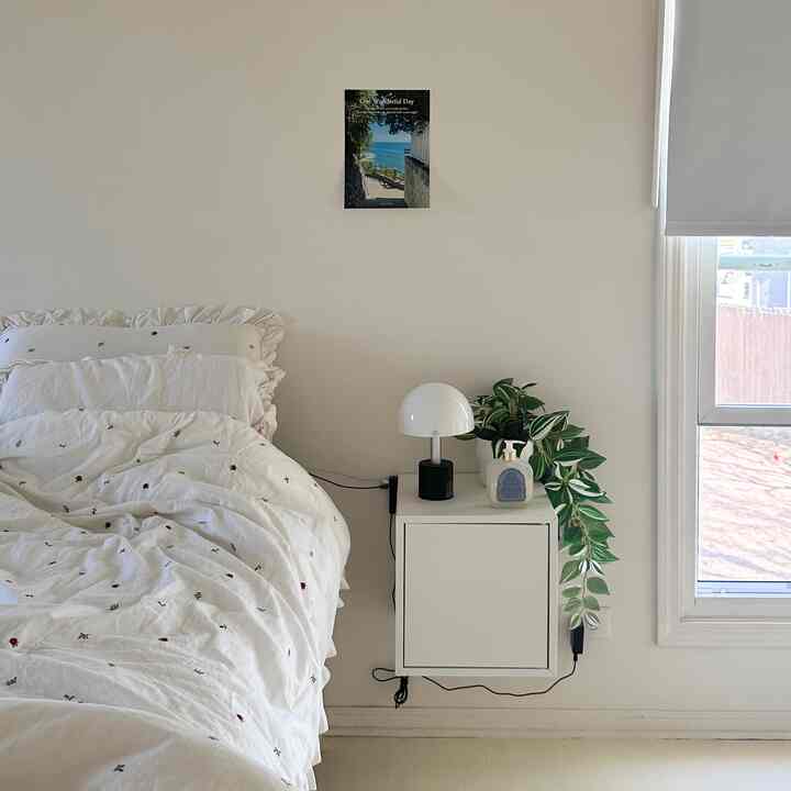 Spring is coming, so we changed bedroom mood ! 

#bedroom #ikea #ikeastorage #ikeablind #ikeapictureframe #poster #posterpicture 