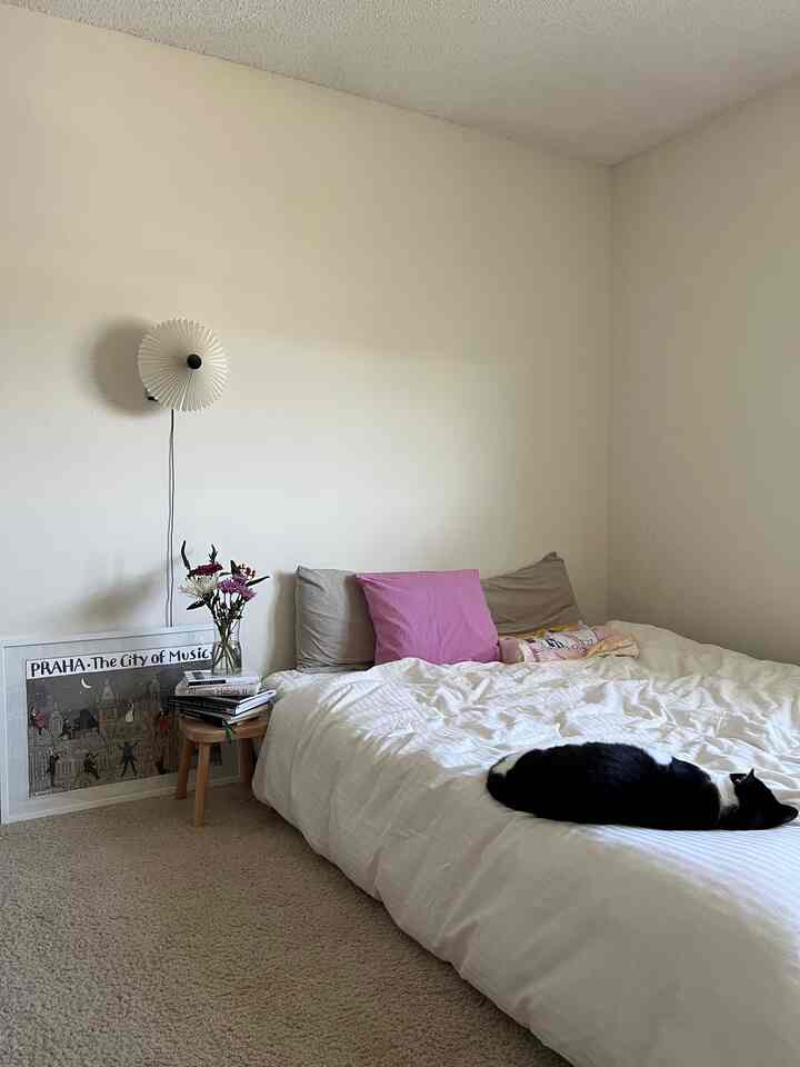 A weekend where you just want to relax and lie down all day. Enjoying those weekend vibes! 🥱🥱🥱🩷

#bedroom #bedding #pillowcase #springinterior 