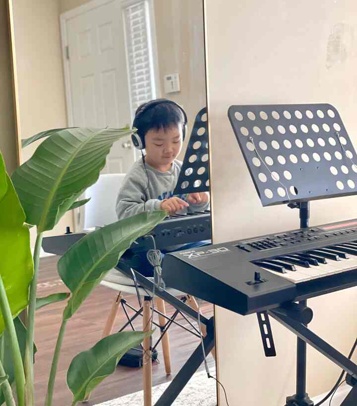 The image of my child reflected in the mirror 🤍

#minimalinterior #mirrorinterior #oldhouse