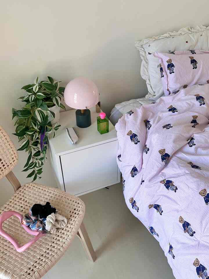And other side ! 
With pink color bedding 🐻💜

#bedroom #bedroominterior #bedding #spring #ikea #ikeacabinet #ikeachair #cozy #plant #colorpoint