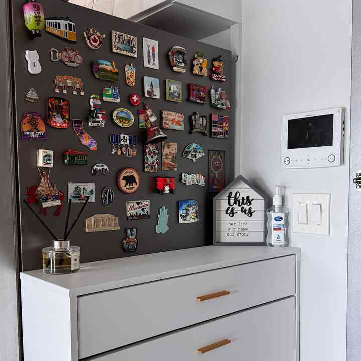 Entryway with a story #travel #magnets #entrance #apartmententry 