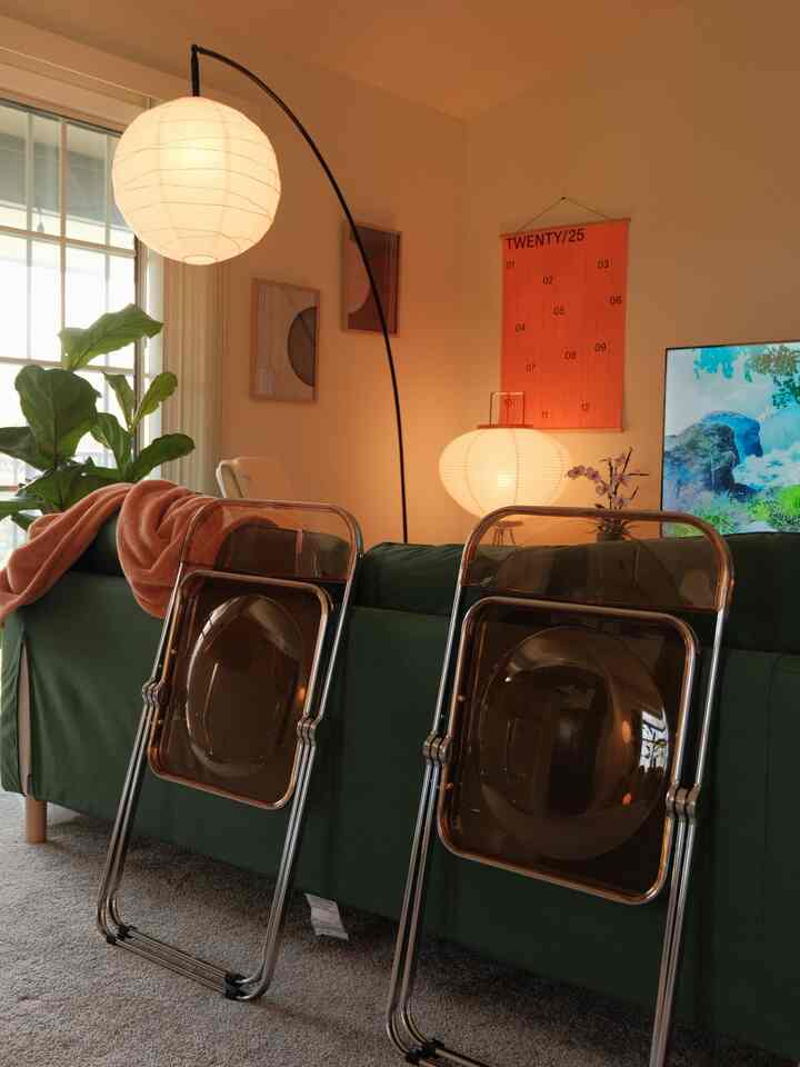 Kursi akrilik terbaru :) mudah disimpan, mudah diambil saat ada tamu!

#rekomendasikursi #foldablechair #smartlighting