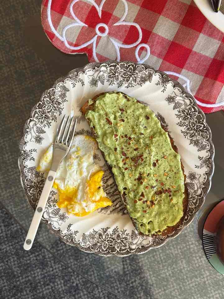quick breakfast🥑

#livingroom #plate #dining #dininginterior #breakfast