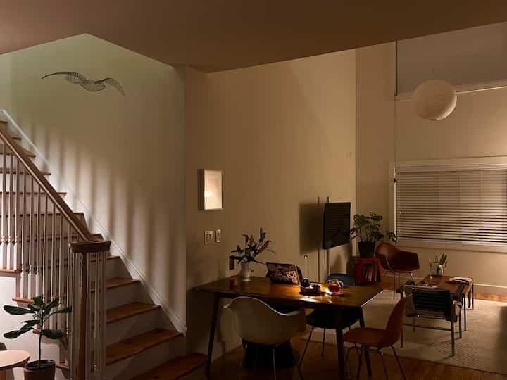 Rearranged the layout of my place. Dining table is now adjacent to the wall! Going to let this be for few days and decide if I like this or not.

#stairinterior #nightview #diningtable #diningchair #diningtableinterior #cozy #homedecor #warm #warmfeeling 