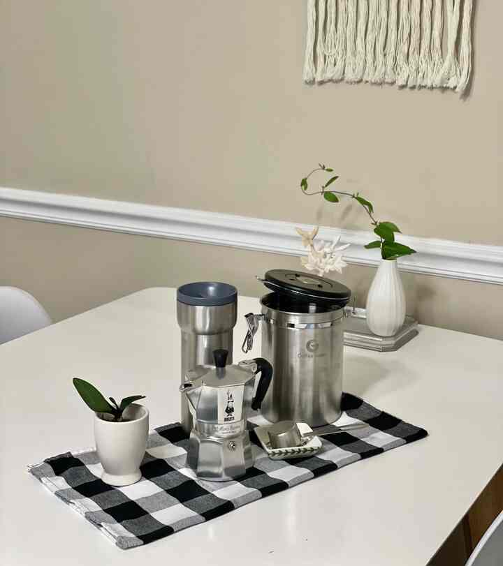 How I start my mornings for my husband❤️

#minimalism #coffeetime #morningcoffee #minimalist 