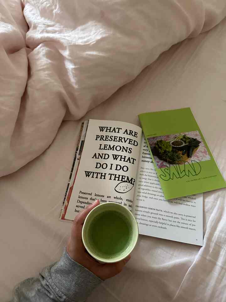 Leisure time @ home ☺️
#homebody #moderneclectic #reading #diy 